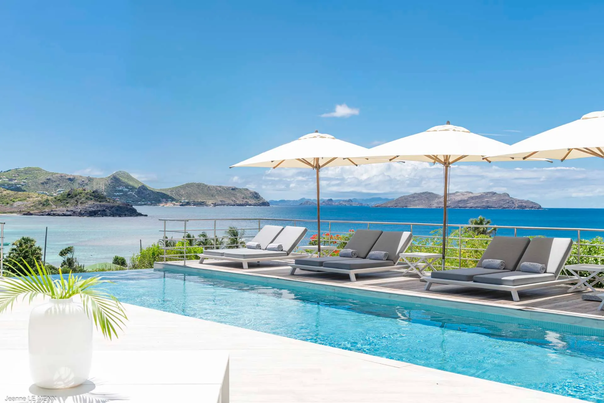 Avenstar Luxury Camaruche